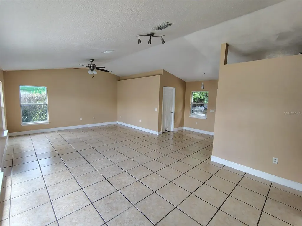 902 N Thacker Avenue Kissimmee FL 34741