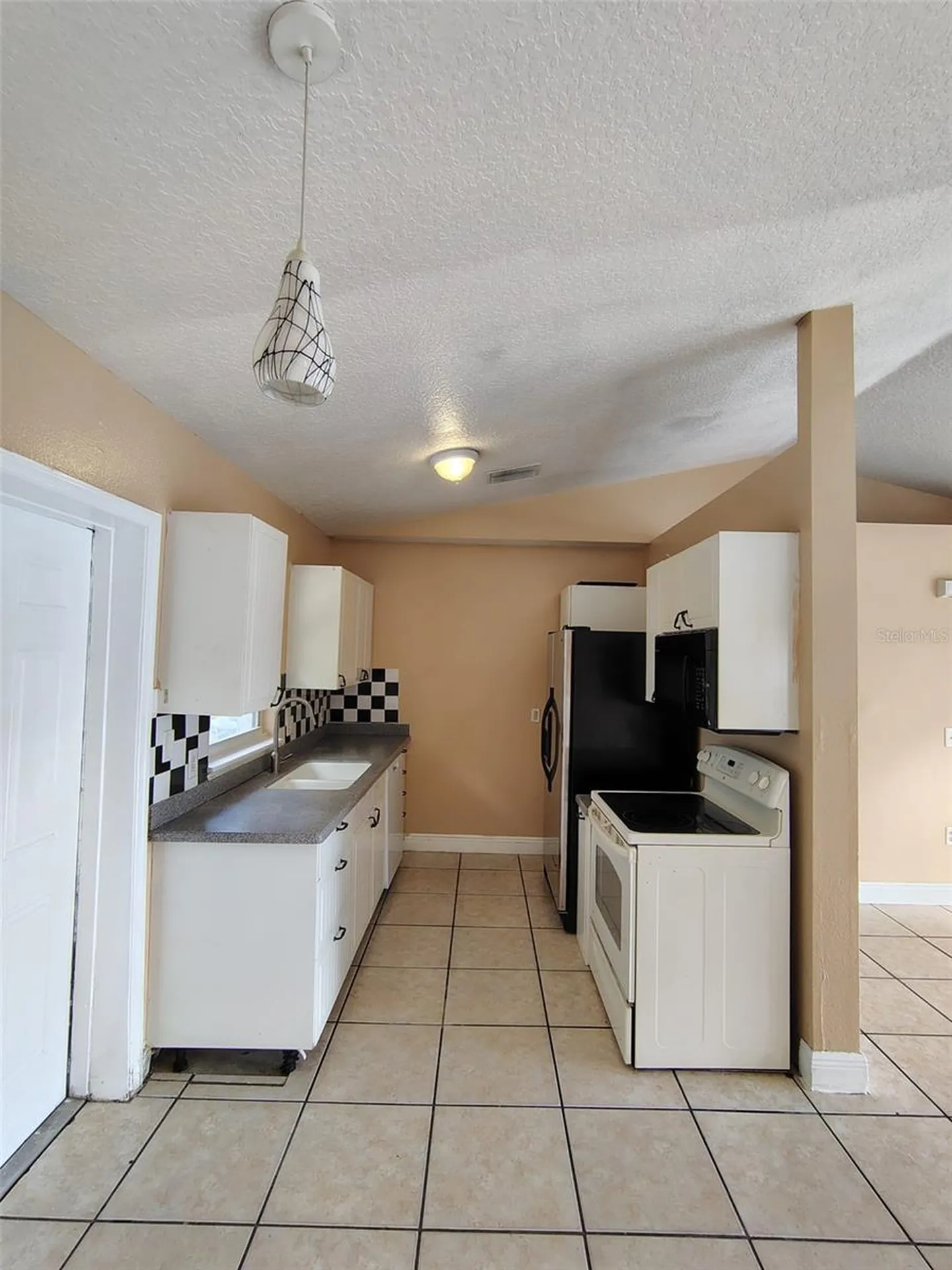 902 N Thacker Avenue Kissimmee FL 34741