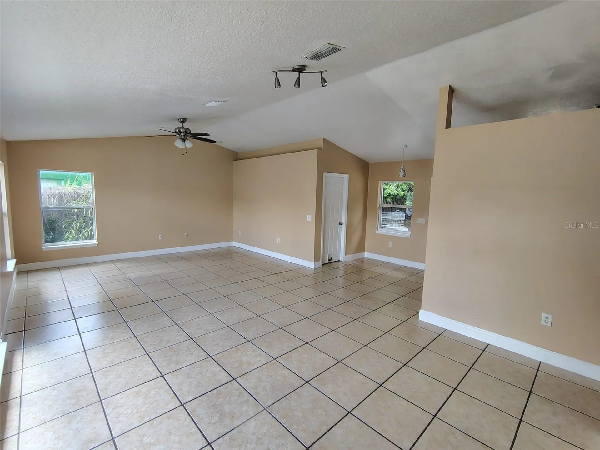 902 N Thacker Avenue Kissimmee FL 34741