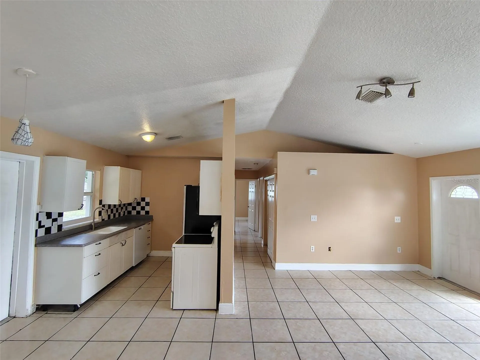 902 N Thacker Avenue Kissimmee FL 34741