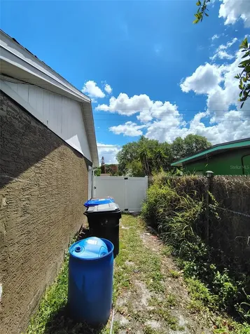 902 N Thacker Avenue Kissimmee FL 34741