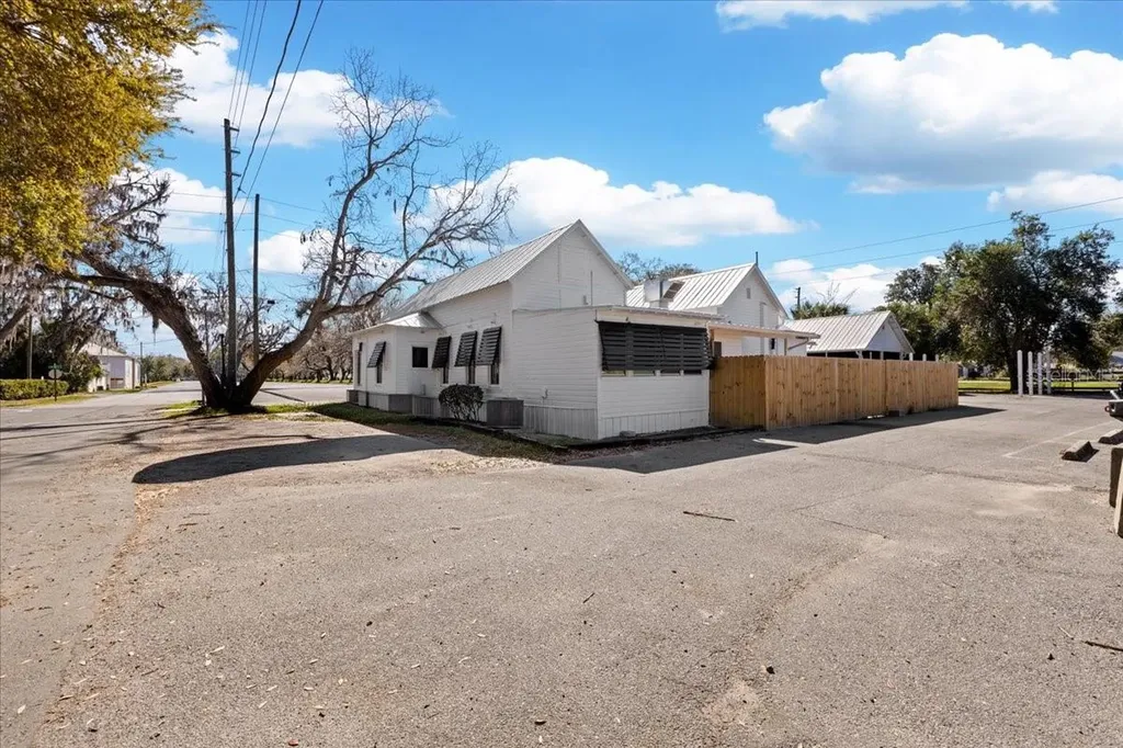 115 NW 1st Street Trenton FL 32693