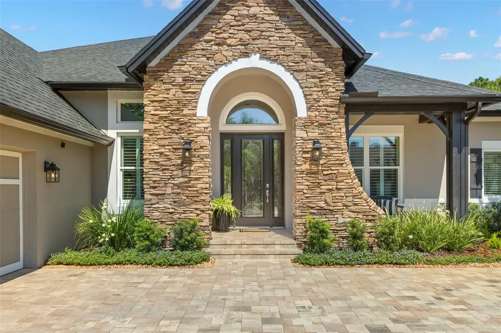 12003 San Chaliford Court Tampa FL 33626