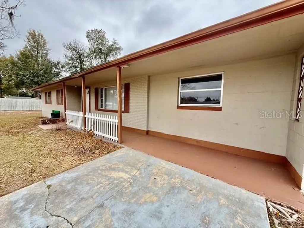 4 Sunshine Boulevard Deland FL 32724