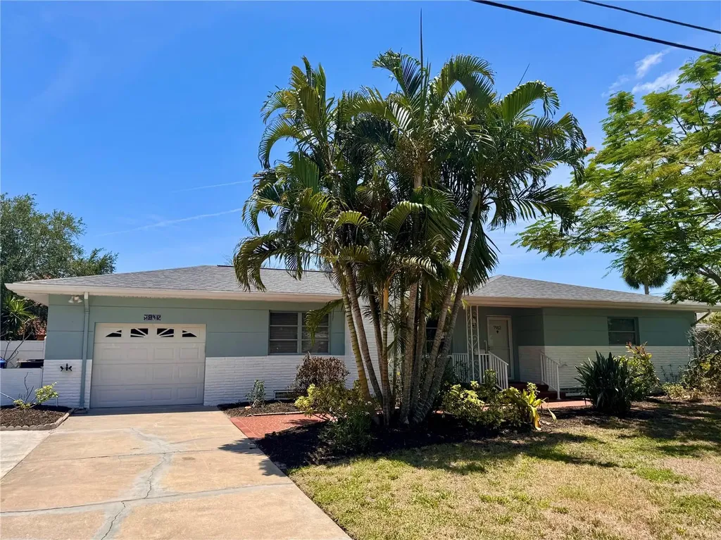 7912 Garden Drive N St Petersburg FL 33710