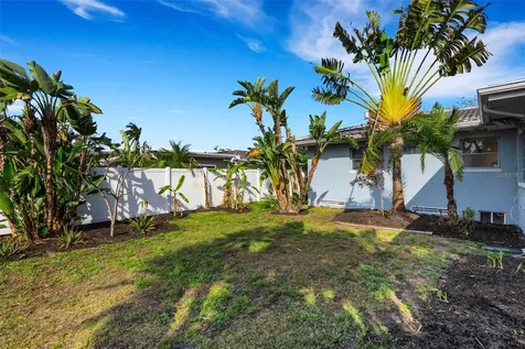 7912 Garden Drive N St Petersburg FL 33710