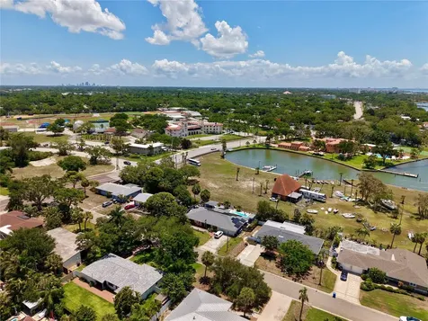 7912 Garden Drive N St Petersburg FL 33710
