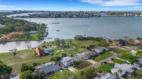 7912 Garden Drive N St Petersburg FL 33710