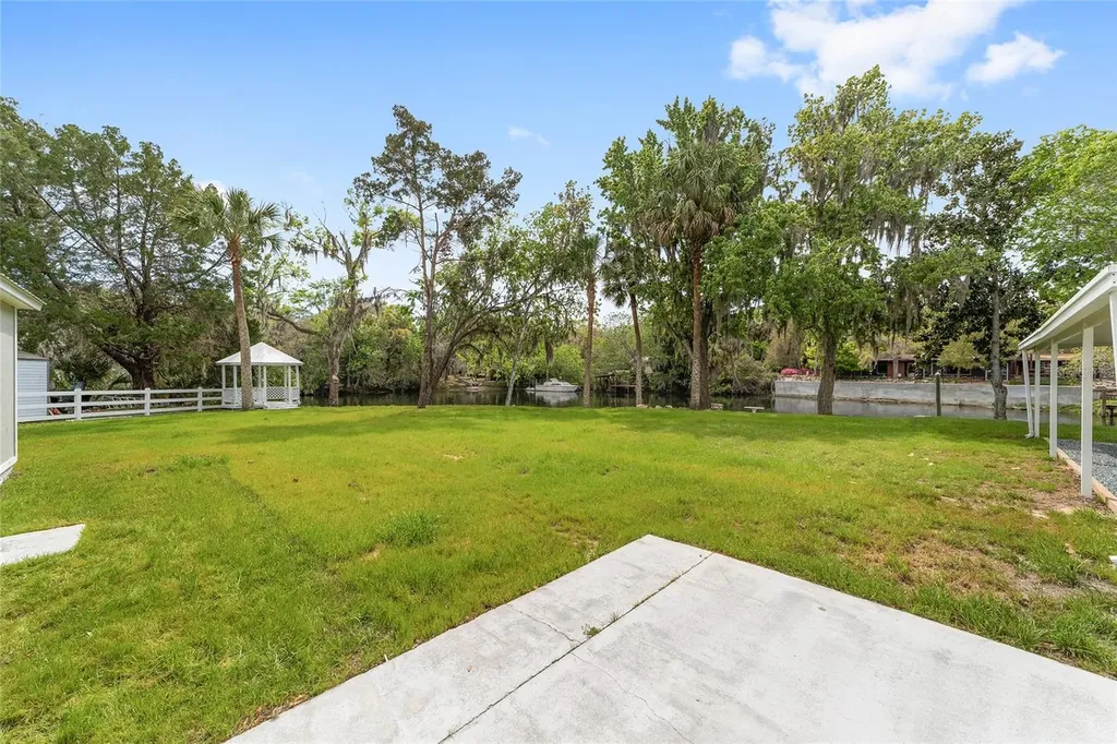 34 Garden Mall Court Inglis FL 34449