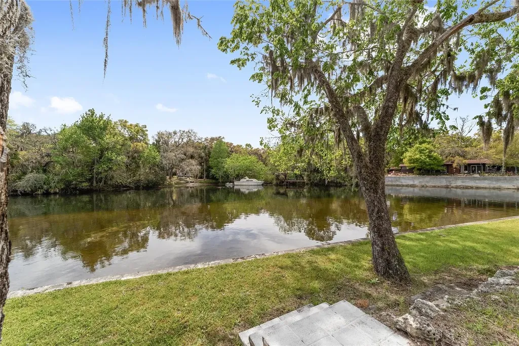 34 Garden Mall Court Inglis FL 34449