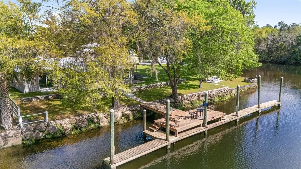 34 Garden Mall Court Inglis FL 34449