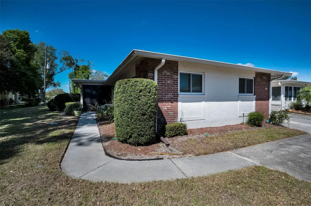 1121 Queen Anne Drive Palm Harbor FL 34684