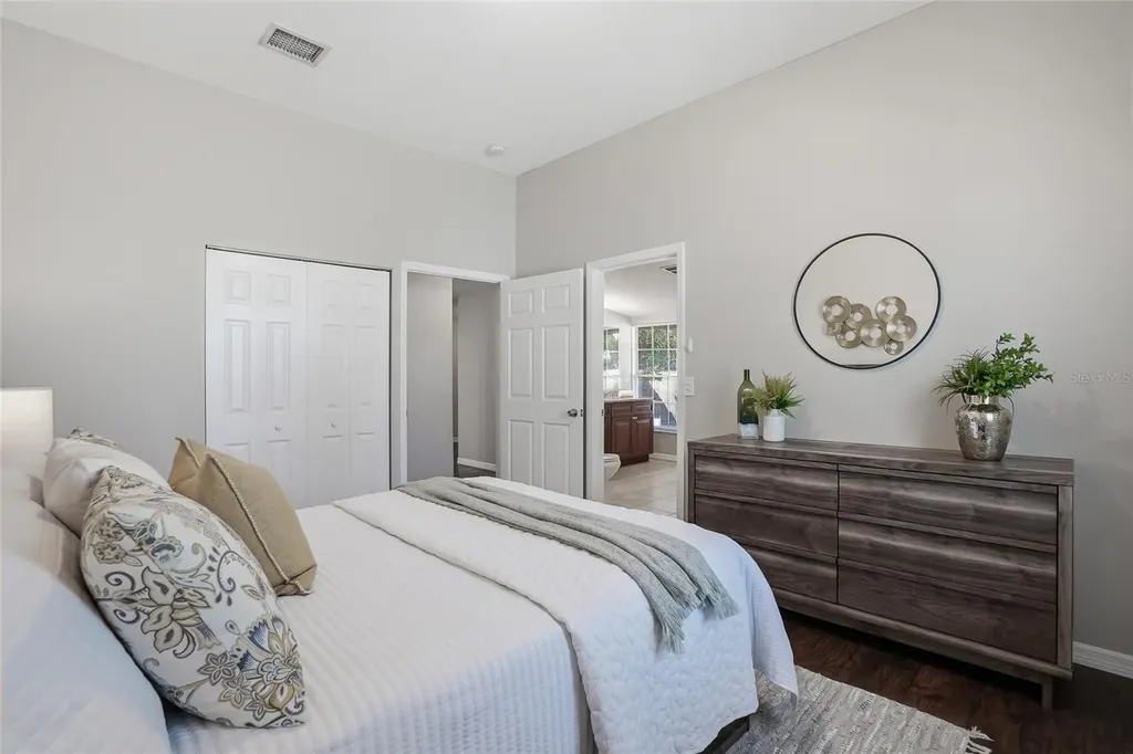2501 W Gray Street Tampa FL 33609