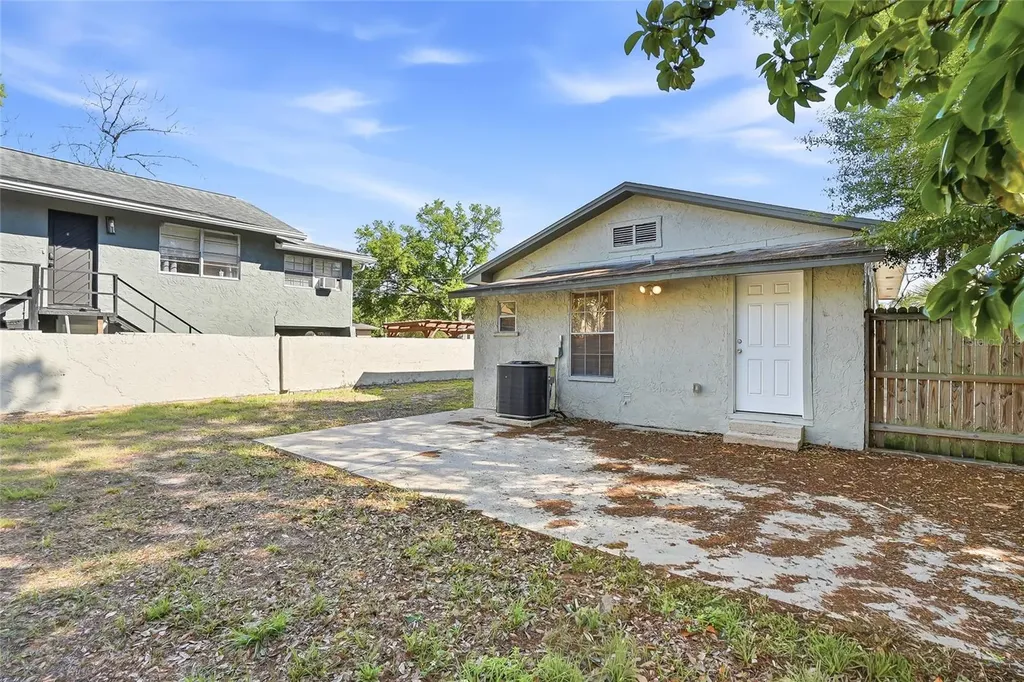 2501 W Gray Street Tampa FL 33609