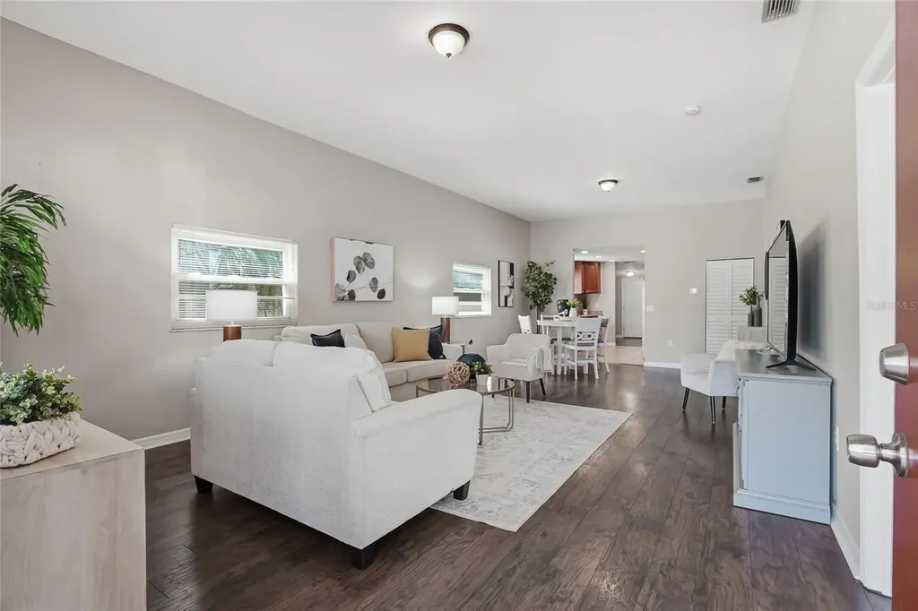 2501 W Gray Street Tampa FL 33609
