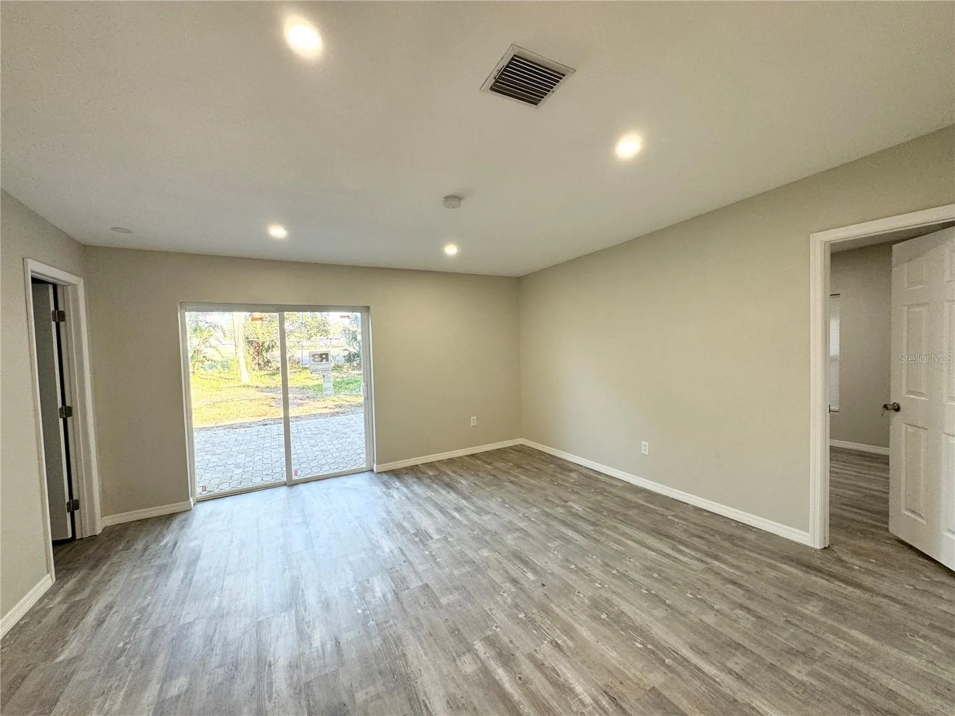 1039 N Missouri Avenue Clearwater FL 33755