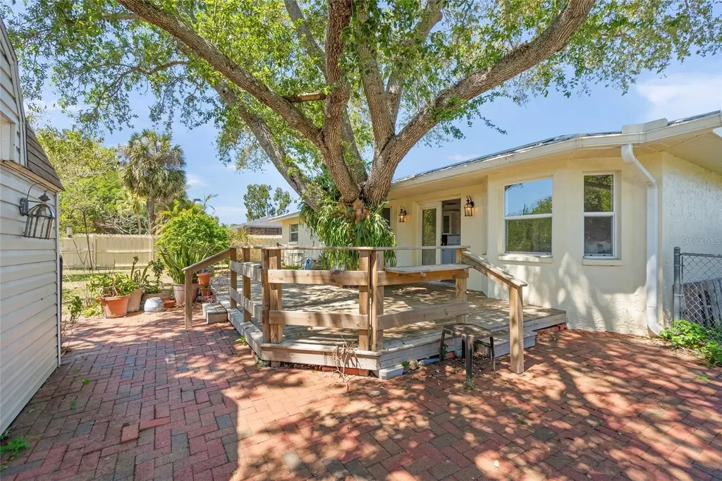 4662 Beacon Drive Sarasota FL 34232