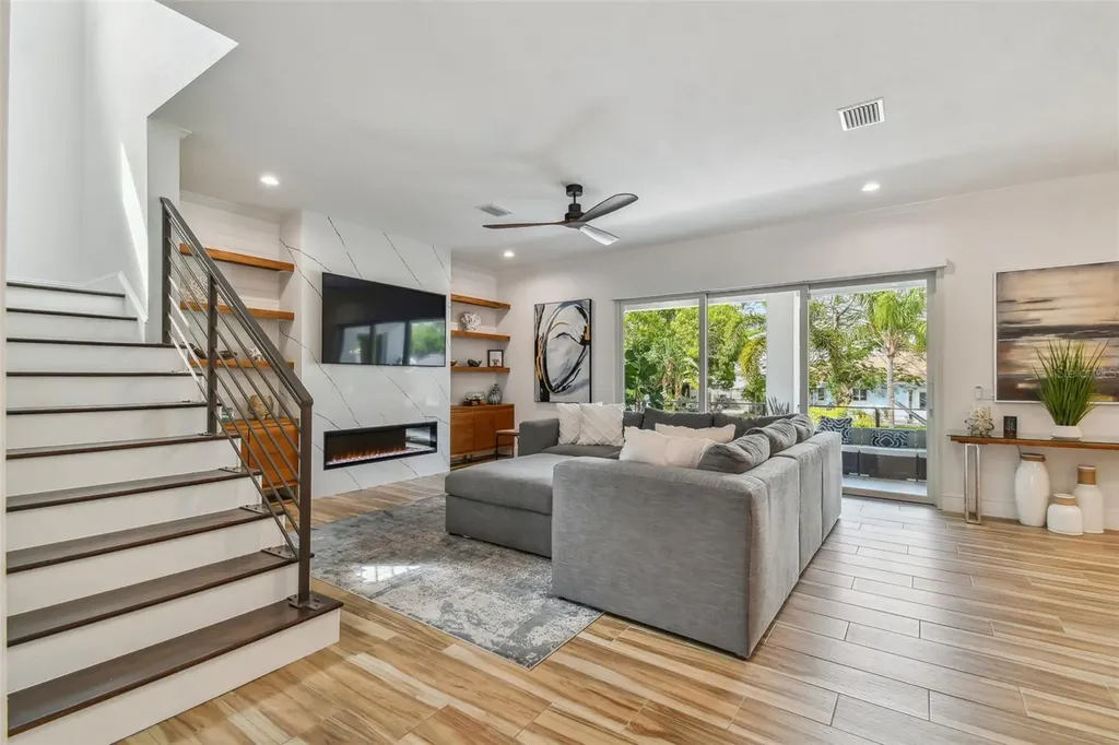 4835 W Bay Villa Avenue Tampa FL 33611