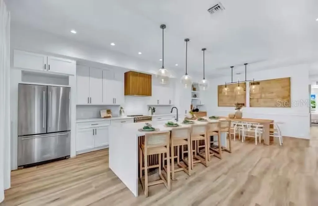 85 Avenida Messina Sarasota FL 34242