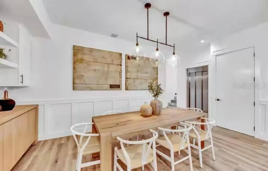 85 Avenida Messina Sarasota FL 34242