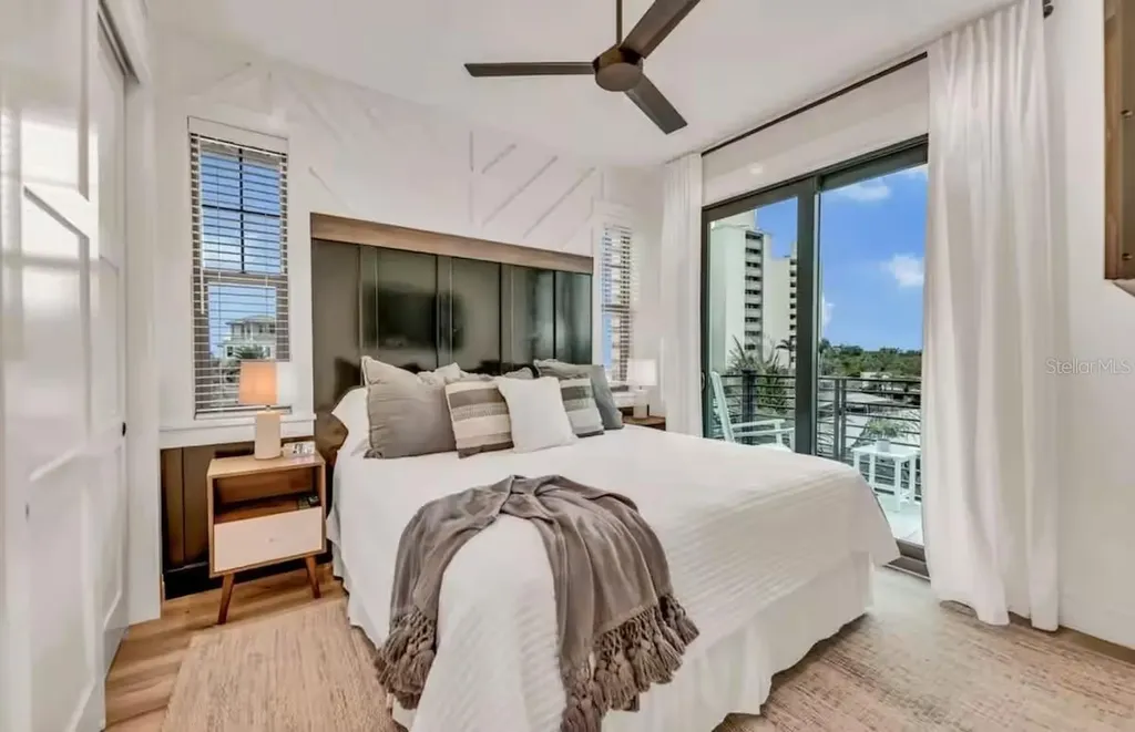 85 Avenida Messina Sarasota FL 34242