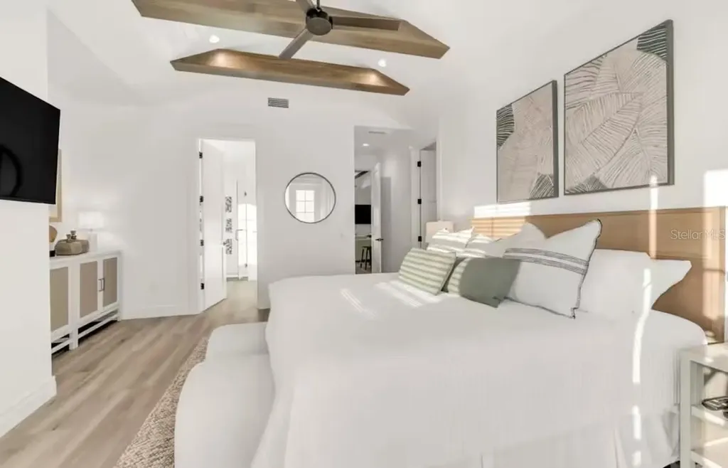 85 Avenida Messina Sarasota FL 34242