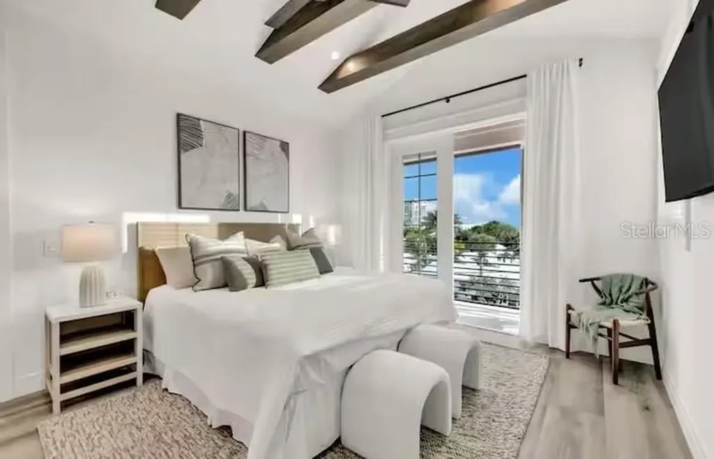 85 Avenida Messina Sarasota FL 34242