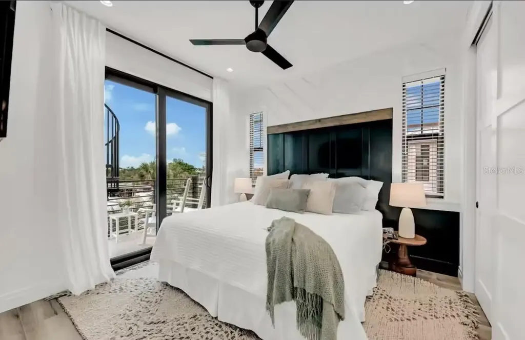 85 Avenida Messina Sarasota FL 34242