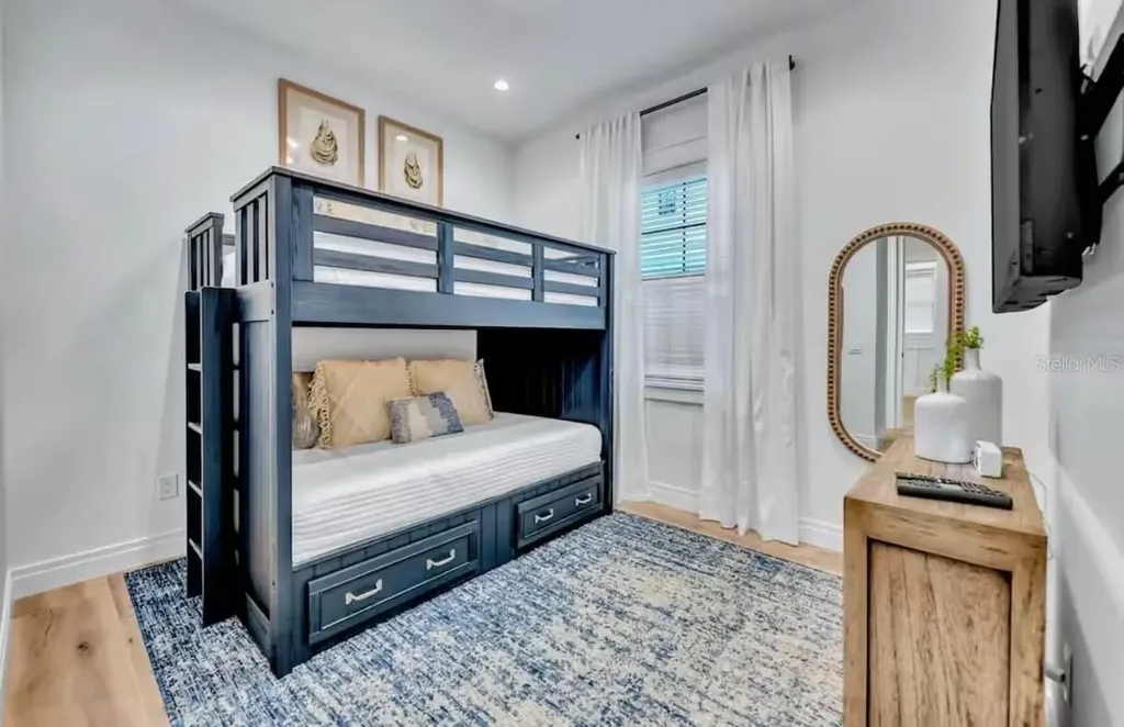 85 Avenida Messina Sarasota FL 34242