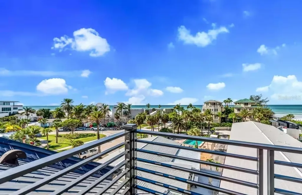 85 Avenida Messina Sarasota FL 34242