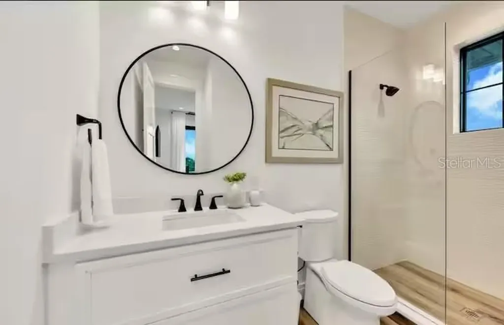 85 Avenida Messina Sarasota FL 34242