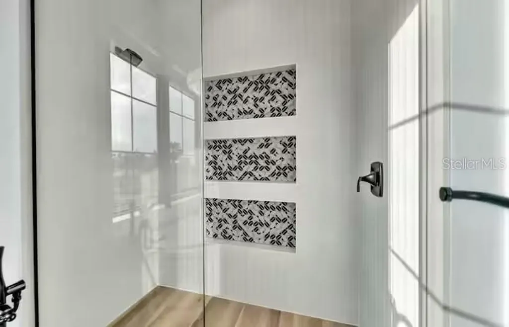 85 Avenida Messina Sarasota FL 34242