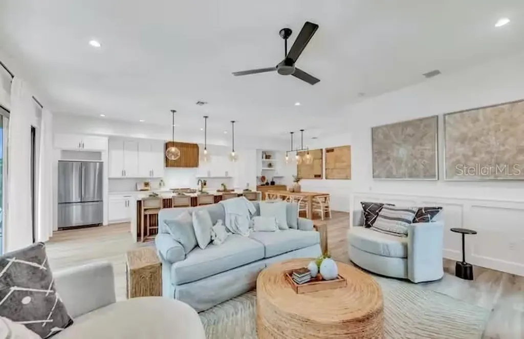 85 Avenida Messina Sarasota FL 34242
