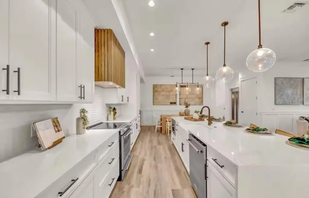 85 Avenida Messina Sarasota FL 34242