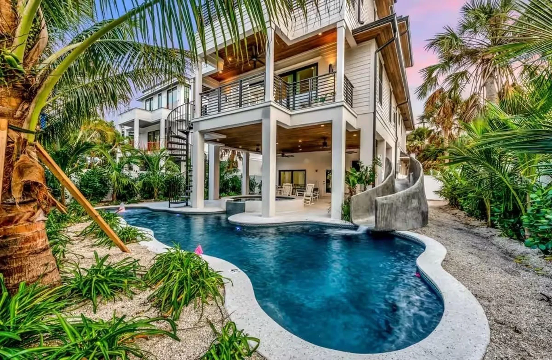 85 Avenida Messina Sarasota FL 34242
