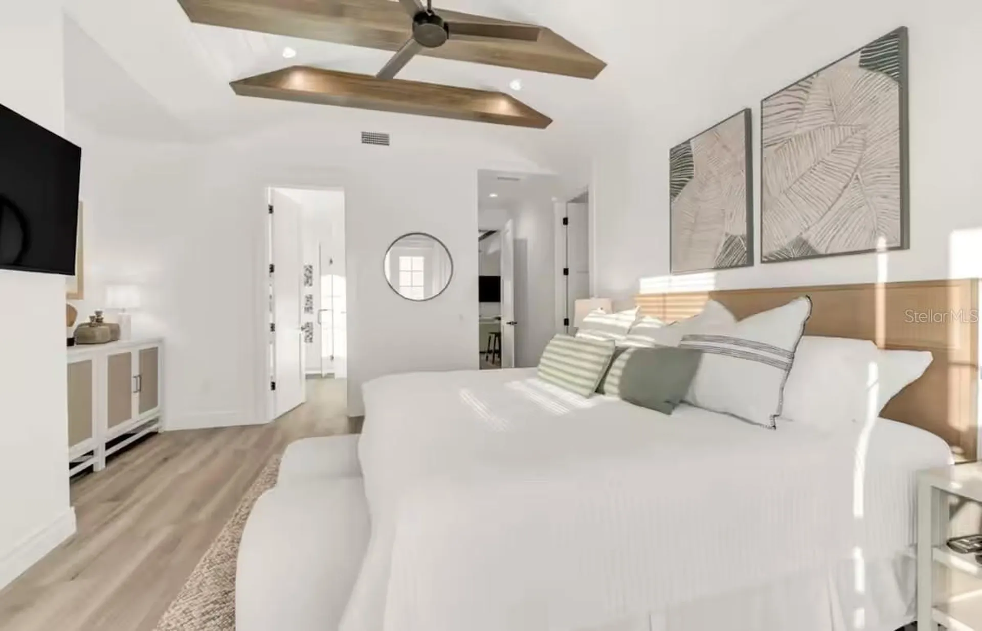 85 Avenida Messina Sarasota FL 34242