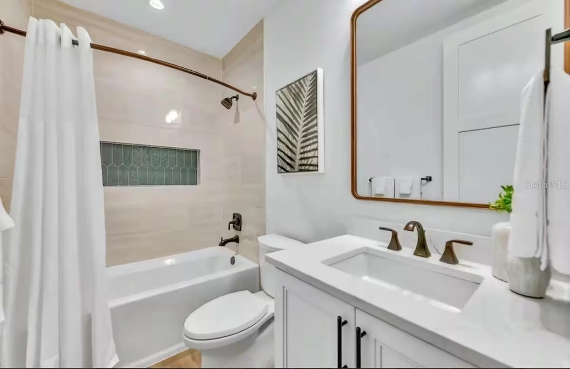 85 Avenida Messina Sarasota FL 34242