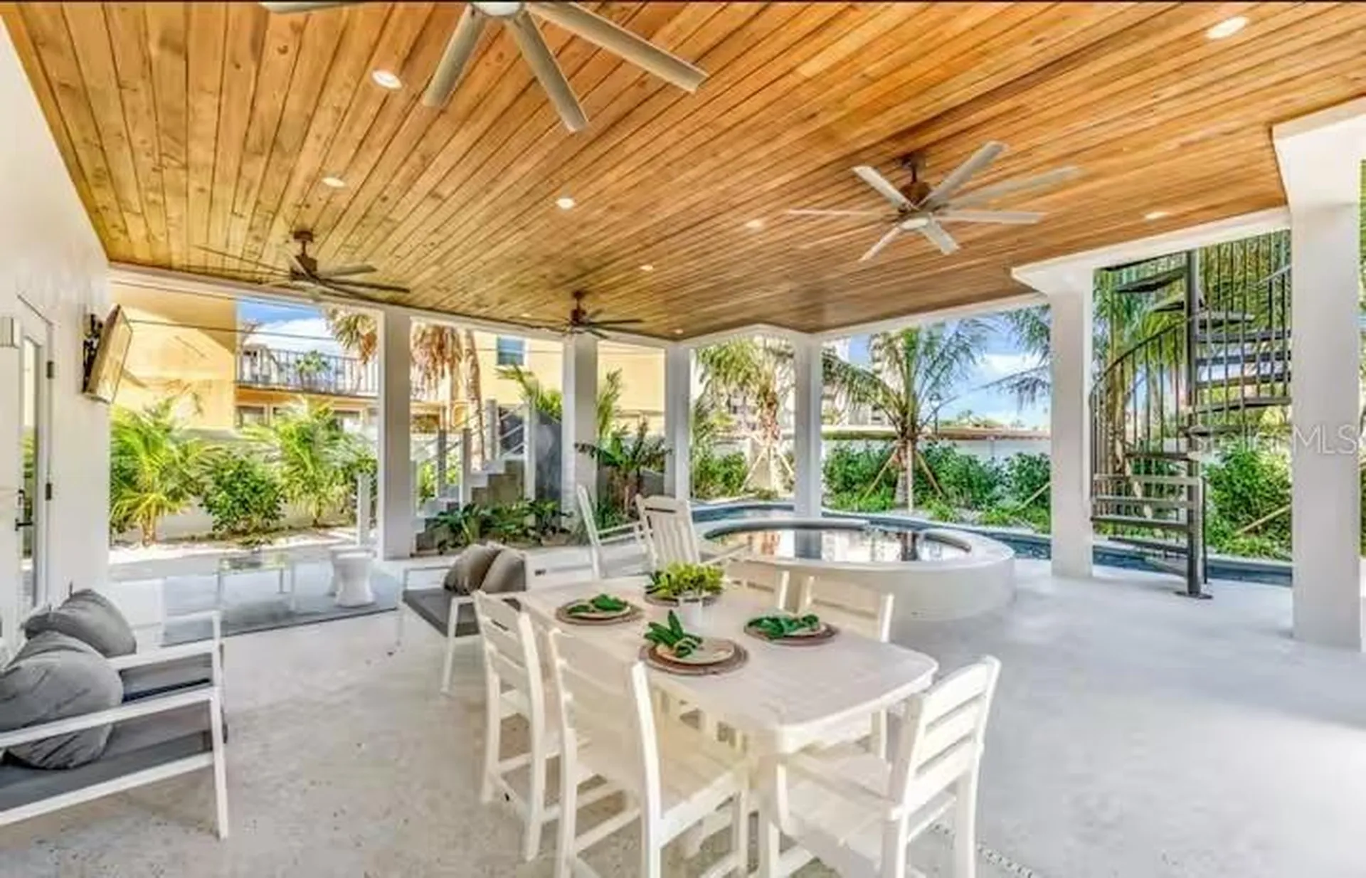 85 Avenida Messina Sarasota FL 34242