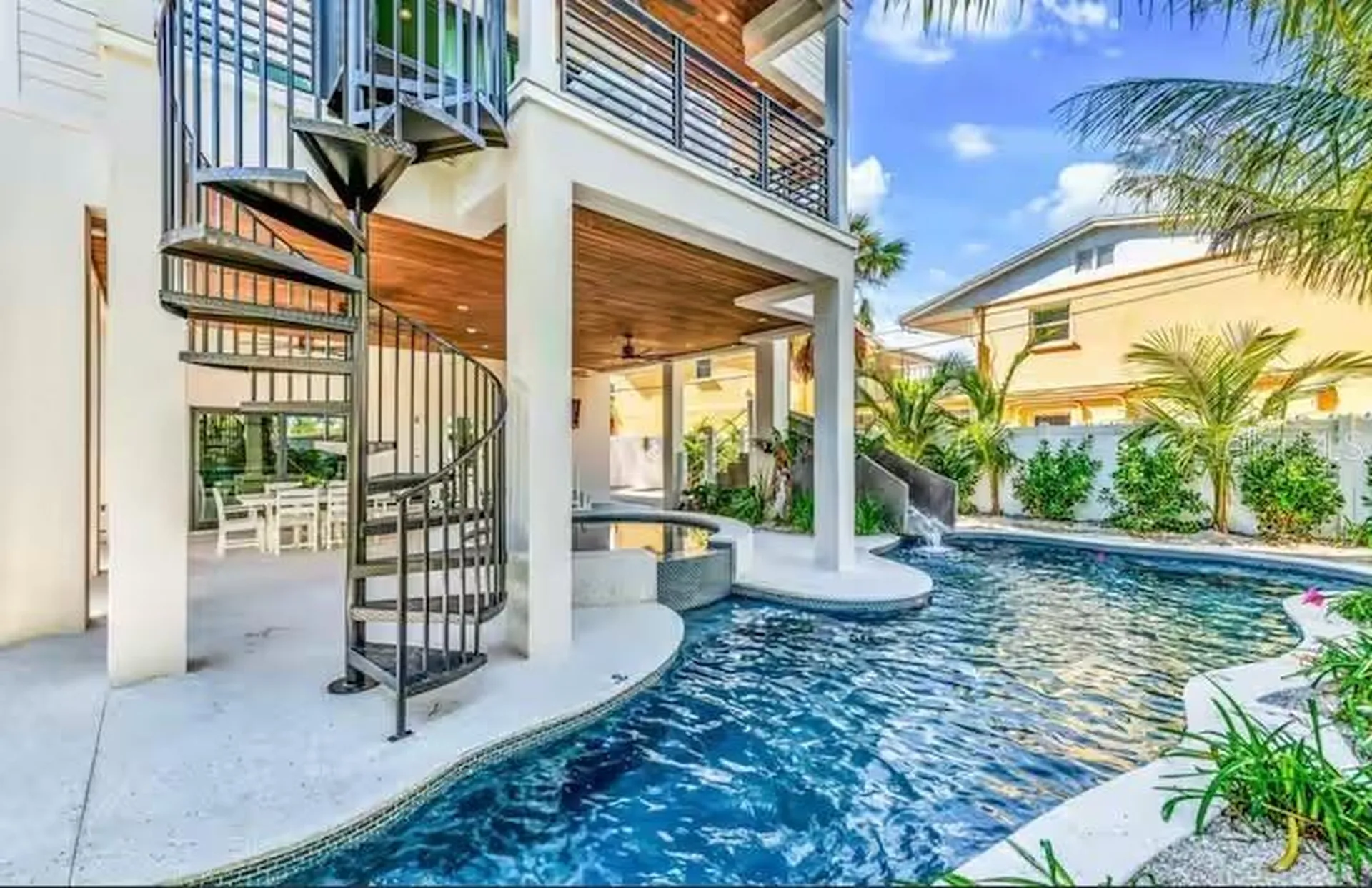 85 Avenida Messina Sarasota FL 34242