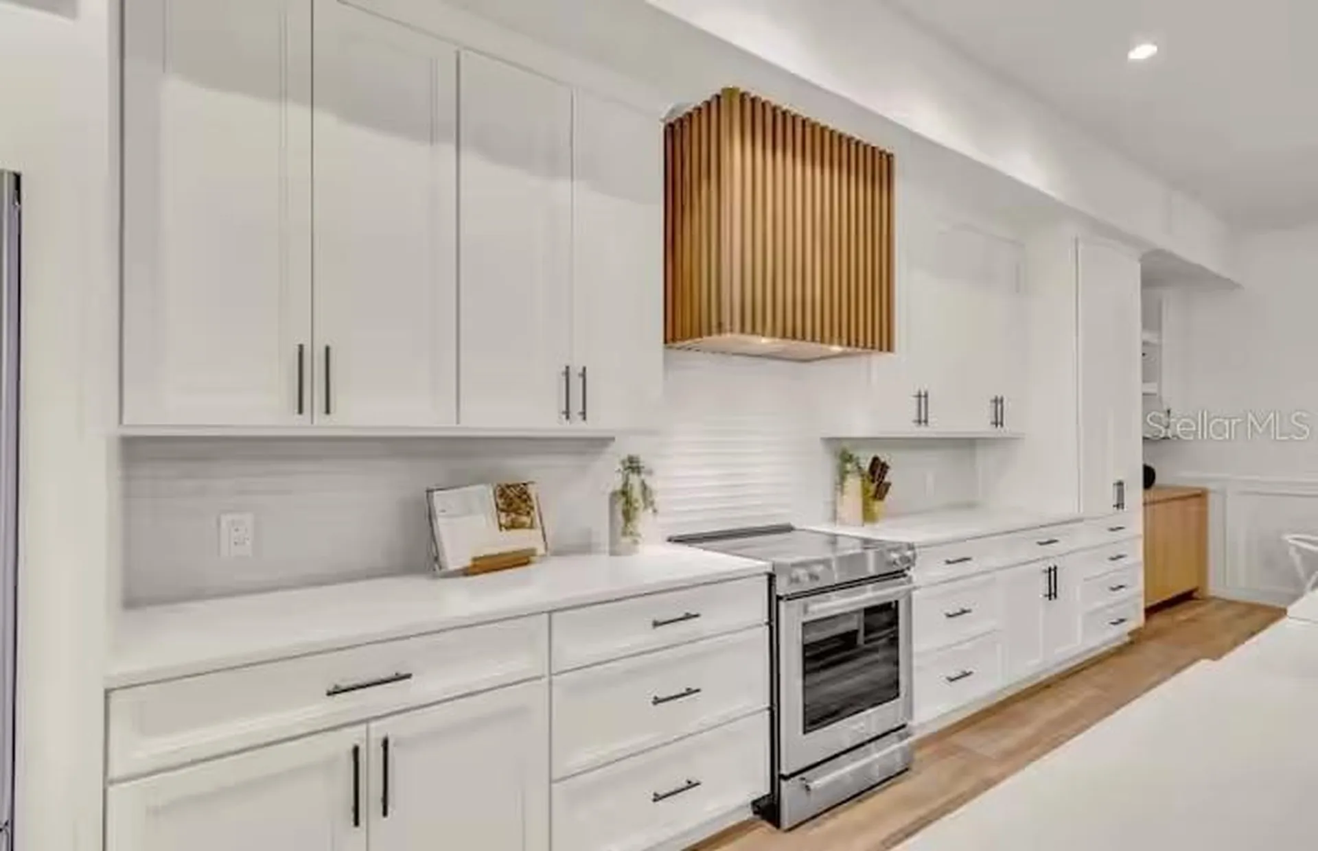 85 Avenida Messina Sarasota FL 34242