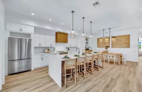 85 Avenida Messina Sarasota FL 34242
