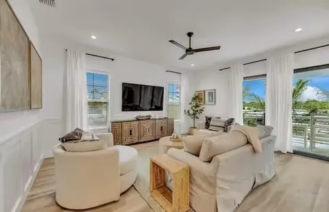 85 Avenida Messina Sarasota FL 34242
