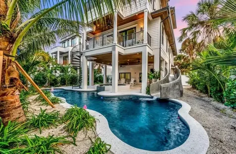 85 Avenida Messina Sarasota FL 34242