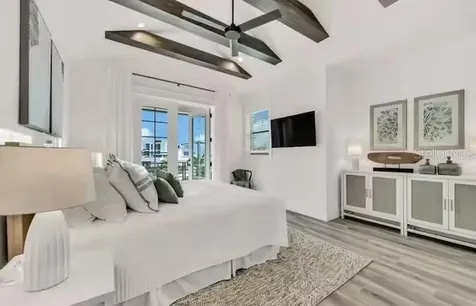 85 Avenida Messina Sarasota FL 34242