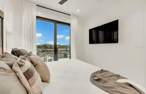 85 Avenida Messina Sarasota FL 34242