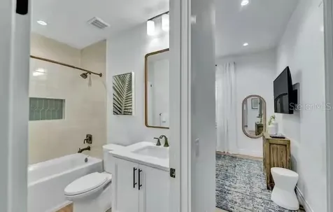 85 Avenida Messina Sarasota FL 34242