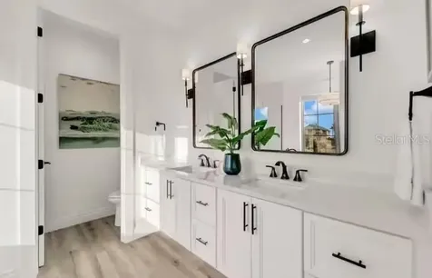 85 Avenida Messina Sarasota FL 34242