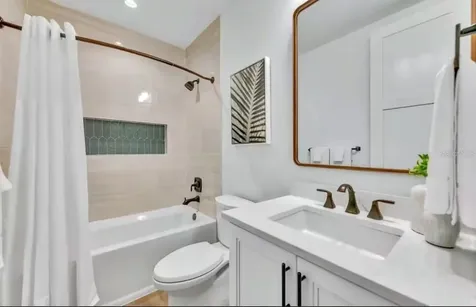 85 Avenida Messina Sarasota FL 34242