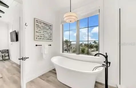85 Avenida Messina Sarasota FL 34242