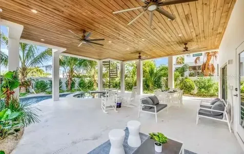 85 Avenida Messina Sarasota FL 34242
